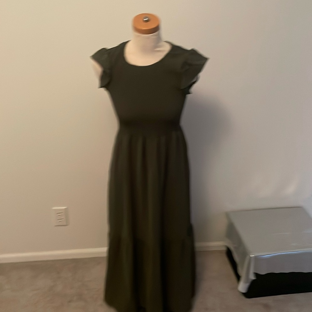 Dark green dress still has tag, tried on a few times